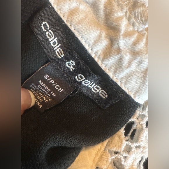 CABLE $ GAUGE Sweater with Lace Collar - Picture 4 of 9